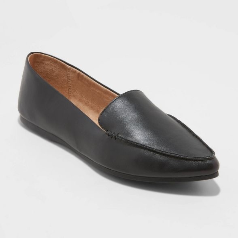 Minimalist Black Faux Leather Loafers Sz. 8
